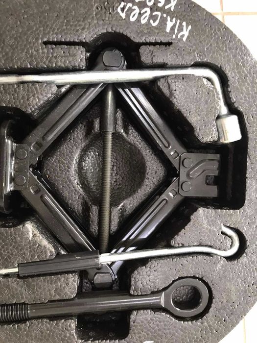 Набір Домкрат Ключ Крюк Kia Ceed Органайзер Кіа Сід 09149-1h000