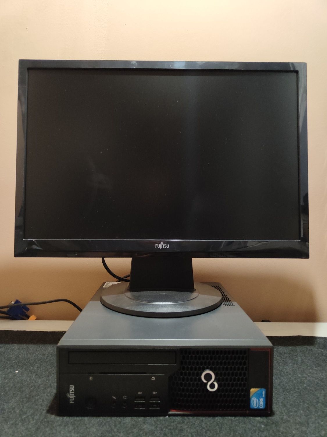 Фирменный пк Fujitsu С700 +монитор+провода