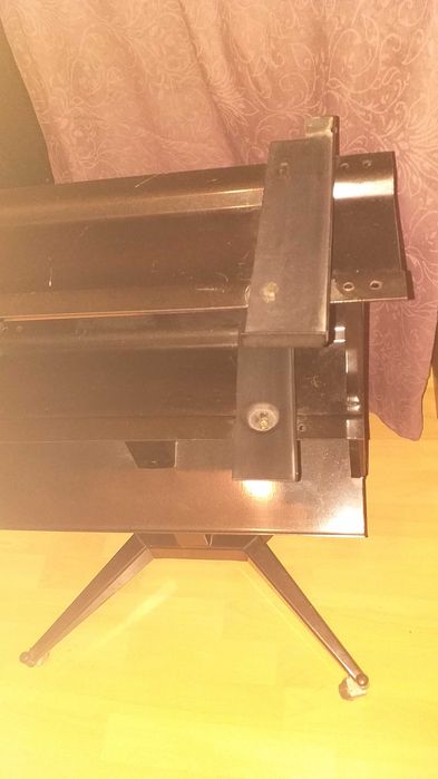 Stolik metalowy na kółkach