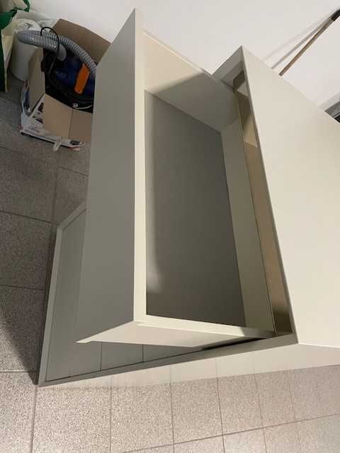 camiseiro beje e dourado