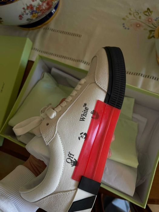 Sapatilhas e roupa nova para venda ou revenda