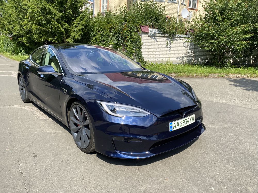 Аренда  автомобиля оренда автомобіля прокат audi A6 a3 Tesla Bmw