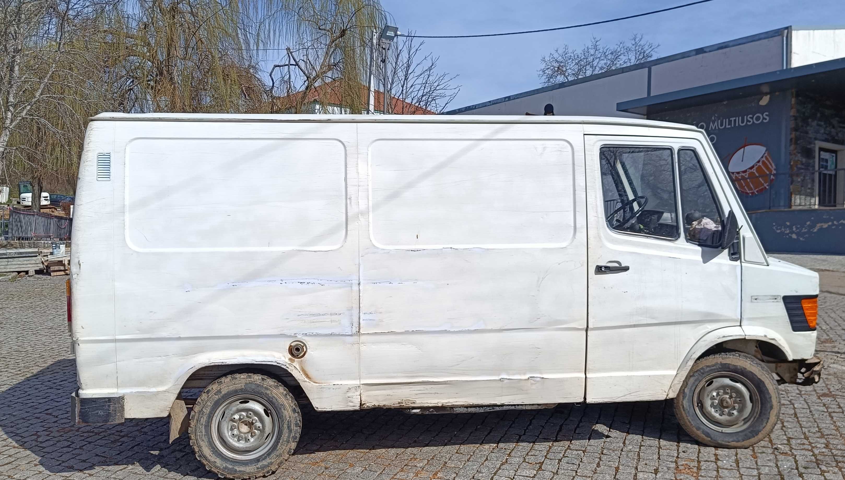 Carrinha merces Benz 207D
