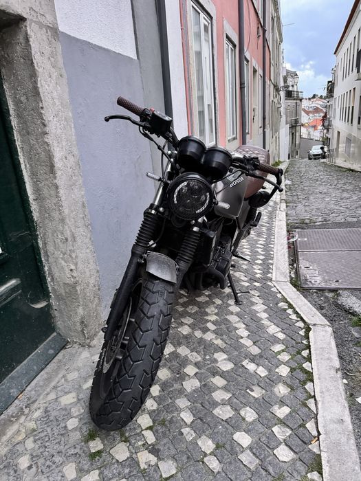 CB500 caferace ; mota com motor inpecavel .