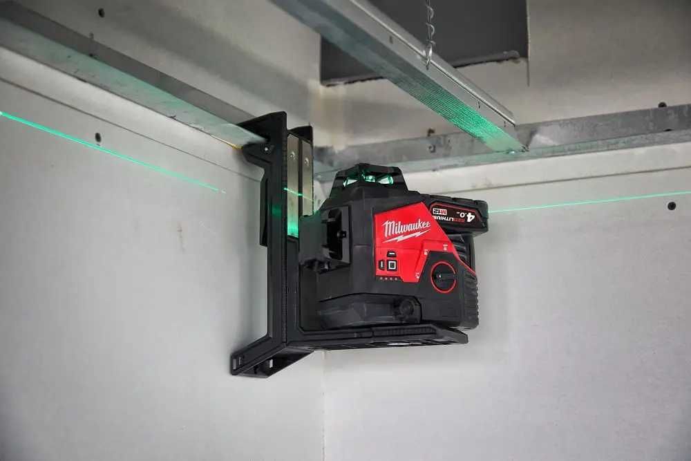 Лазерний рівень акумуляторний 3D Milwaukeee M12 3PLKIT-401P