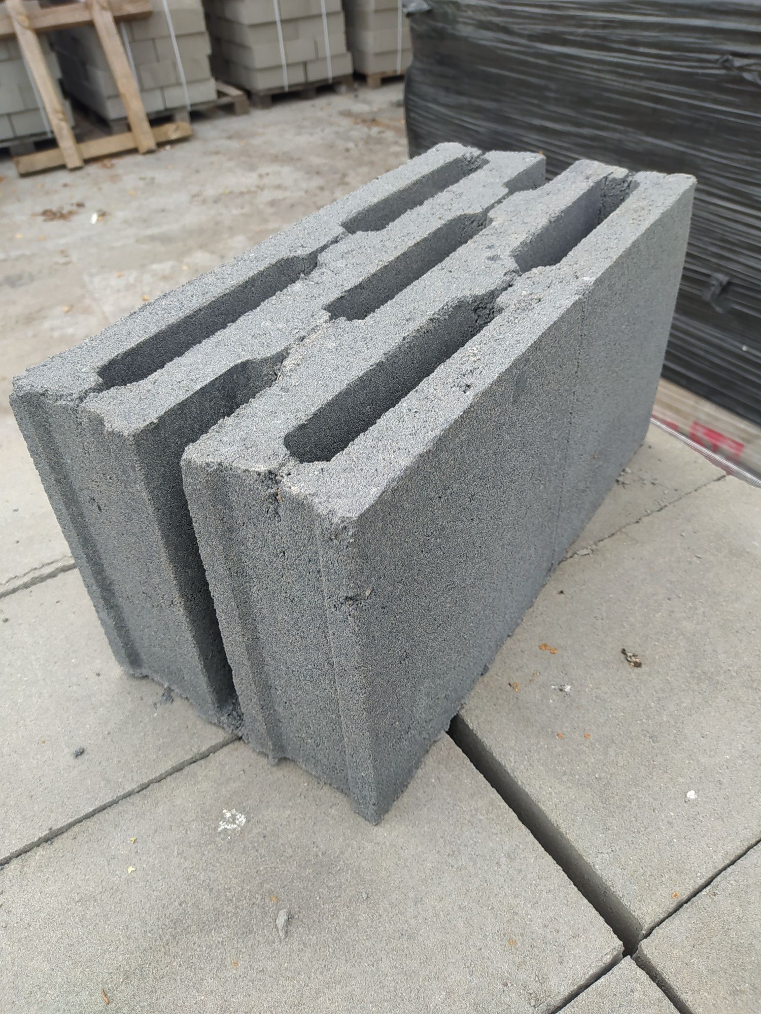 Bloczki fundamentowe, cement, pustaki, kręgi, studnie, pokrywy, beton