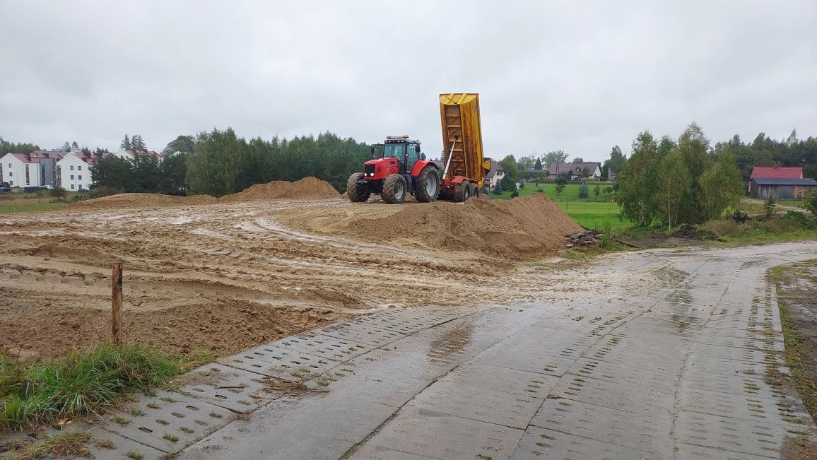 Prace ziemne wynajem koparek ciągnika z przyczepą budowlaną