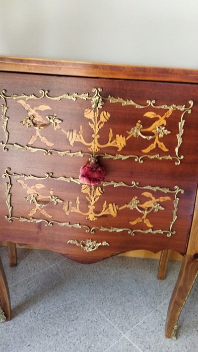 Conjunto de duas peças:  Cómoda e bar Luís XV