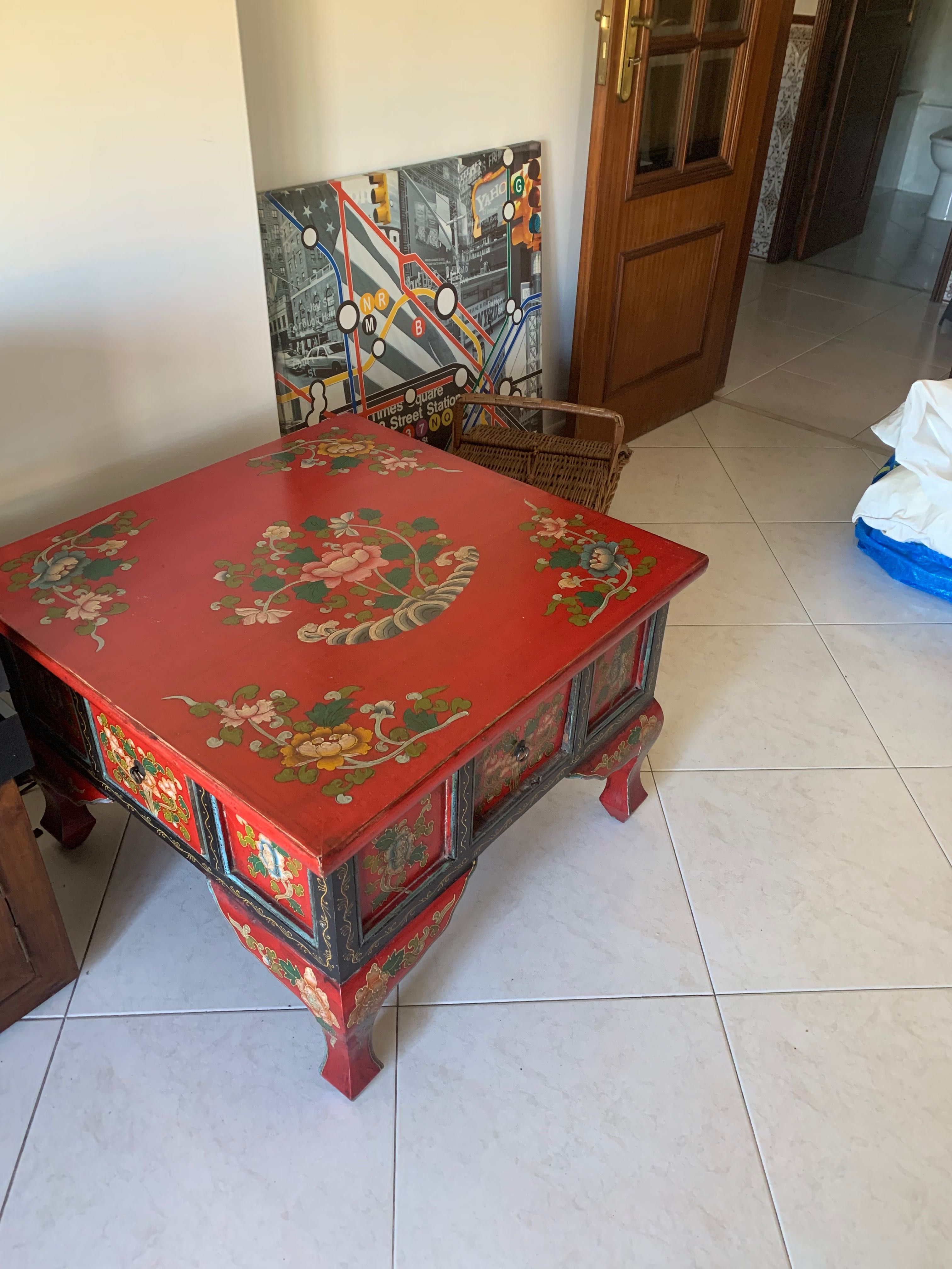 Mesa de apoio estilo oriental