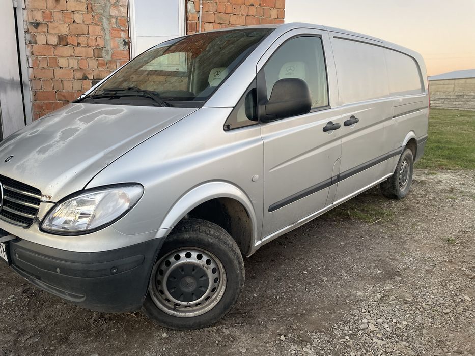 Мерседес віто 111 2005 року