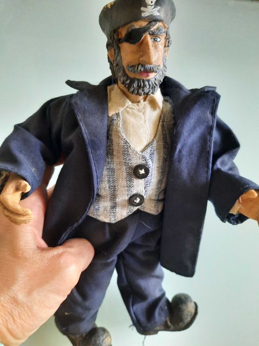 Lindo boneco pirata em porcelana muito antigo