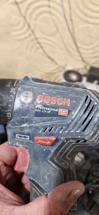 шуруповерт Bosch GSR 12V-30 Professional, 2 акб 2 Ah, 3 набора насадок