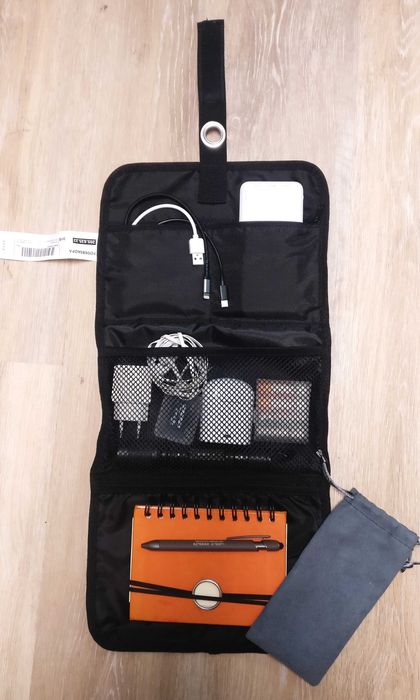 Bolsa organizadora IKEA de viagem para cabos acessórios higiene
