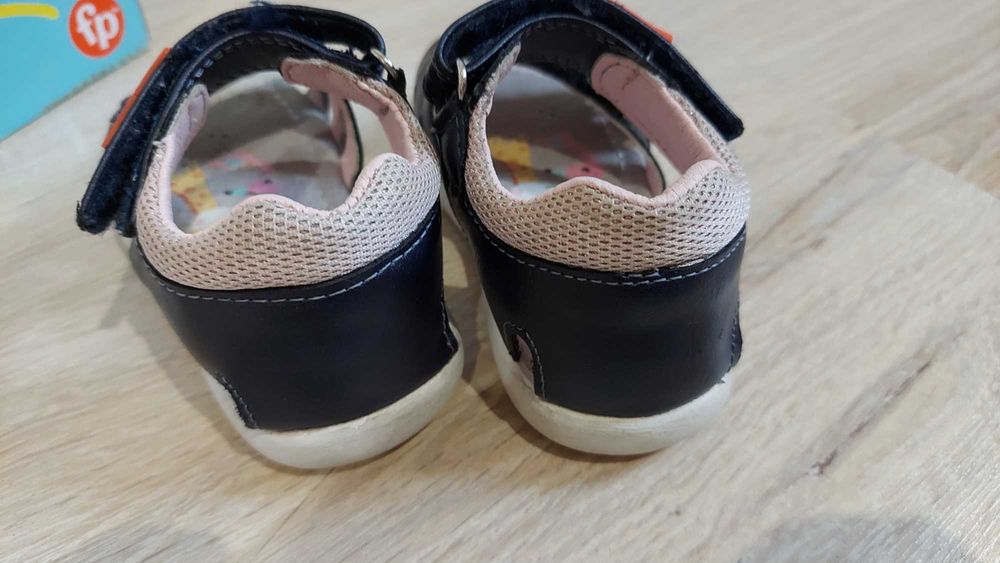 Sandały Fisher price rozmiar 22