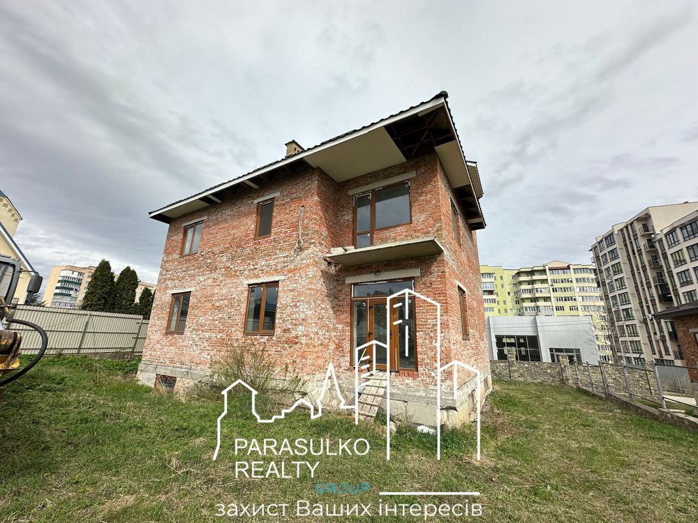 Продам новозбудований будинок в центрі Мікрорайону!!!