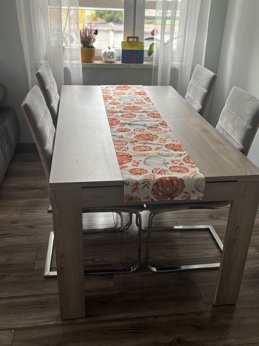 Stół do salonu/jadalni