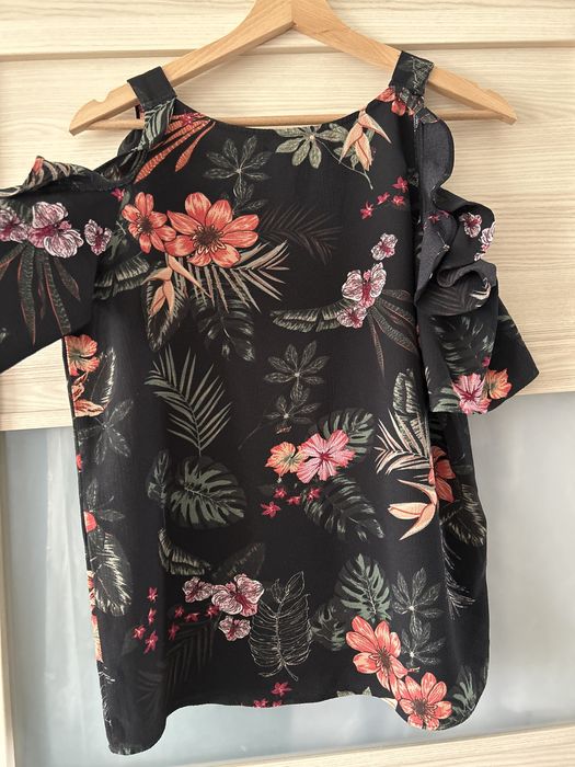 Bluzka z odkrytymi ramionami