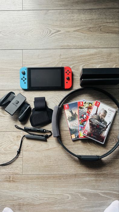 Nintendo Switch+3 gry(kartridże) +ring fit(bez gry)+pełne okablowanie