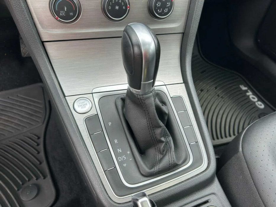 Volkswagen Golf Wolfsburg Edition 4-Door      2017