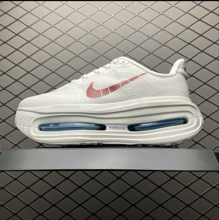 Nike Vomero Plus