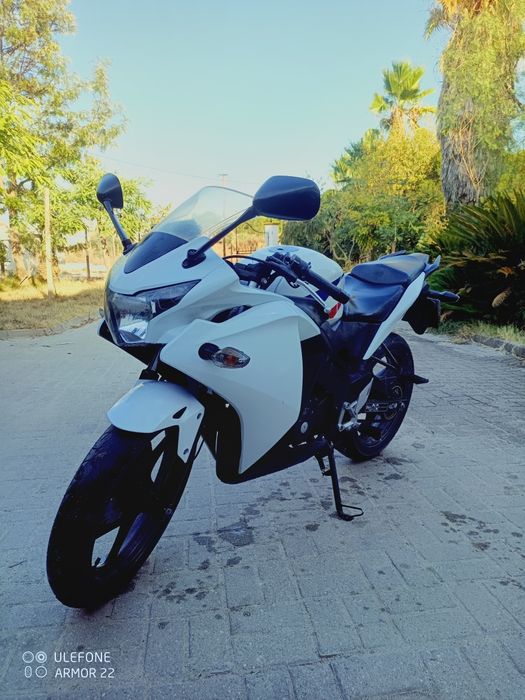 CBR 125R  2014 .