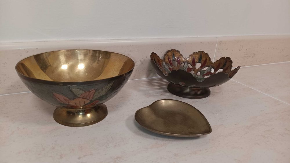 Diversas peças em latão trabalhadas antigas | portes incluídos