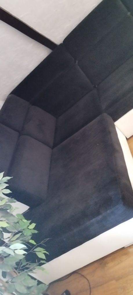 Narożnik duży,z funkcją spania,ruchome zagłówki,pojemnik,czarno- biały