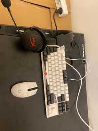 Клавіатура, мишка , навушники