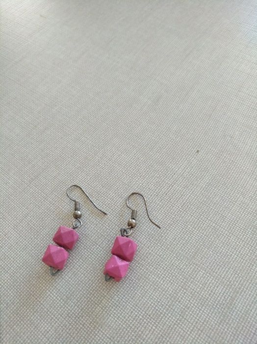 Brincos de várias qualidades