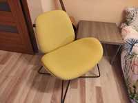Fotel w żółtym kolorze