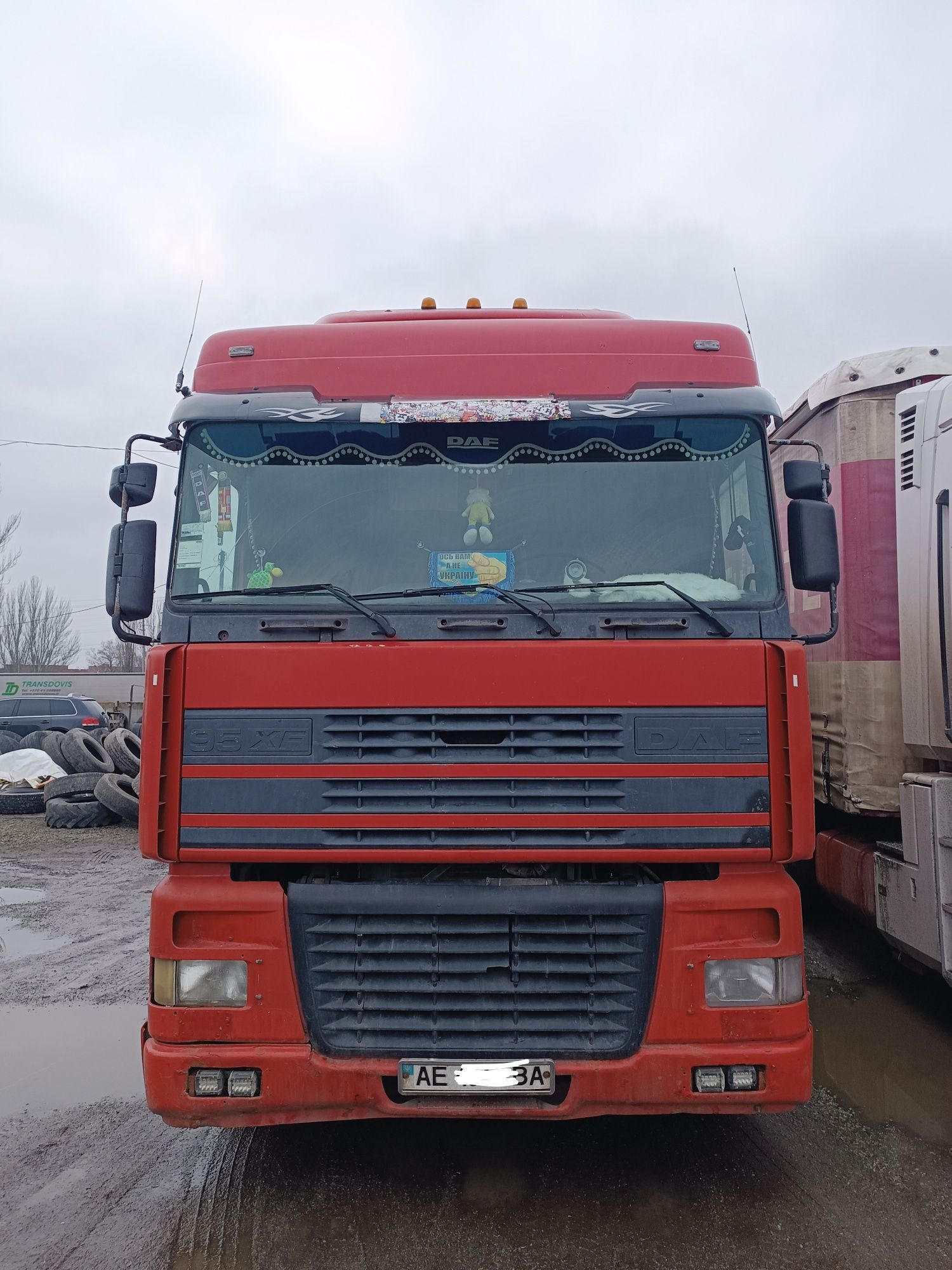 Продам Комплект тягач DAF XF 95 с полуприцепом зерновоз-контейнеровоз