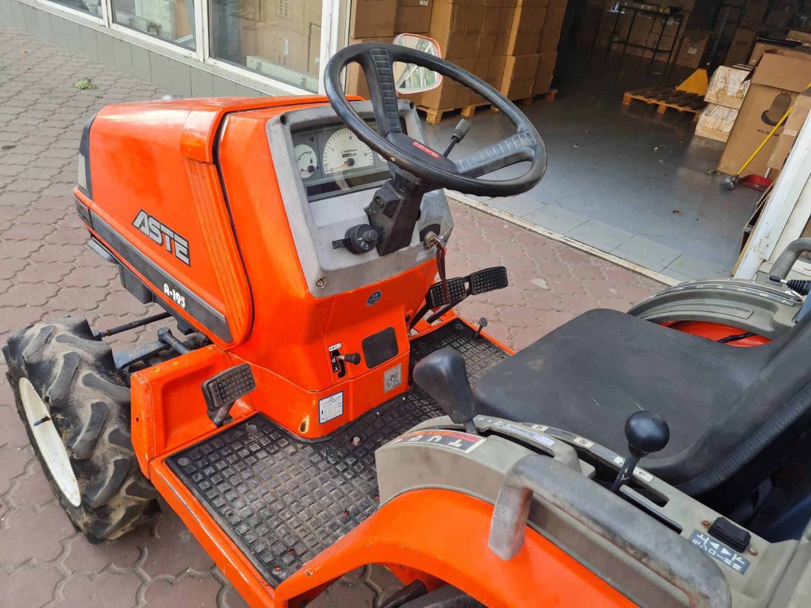 Продам мини трактор kubota aste 195.