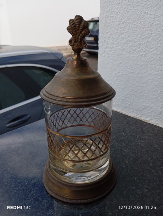 Pote latão e vidro lapidado