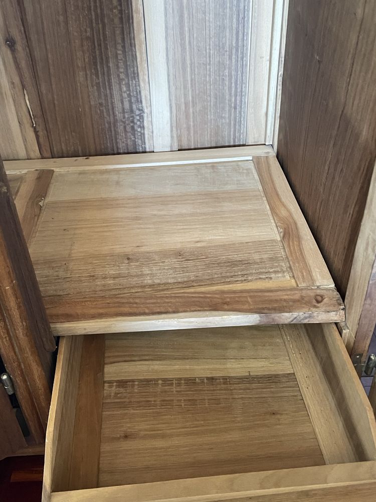 Conjunto de guarda-roupa e cómoda de quarto