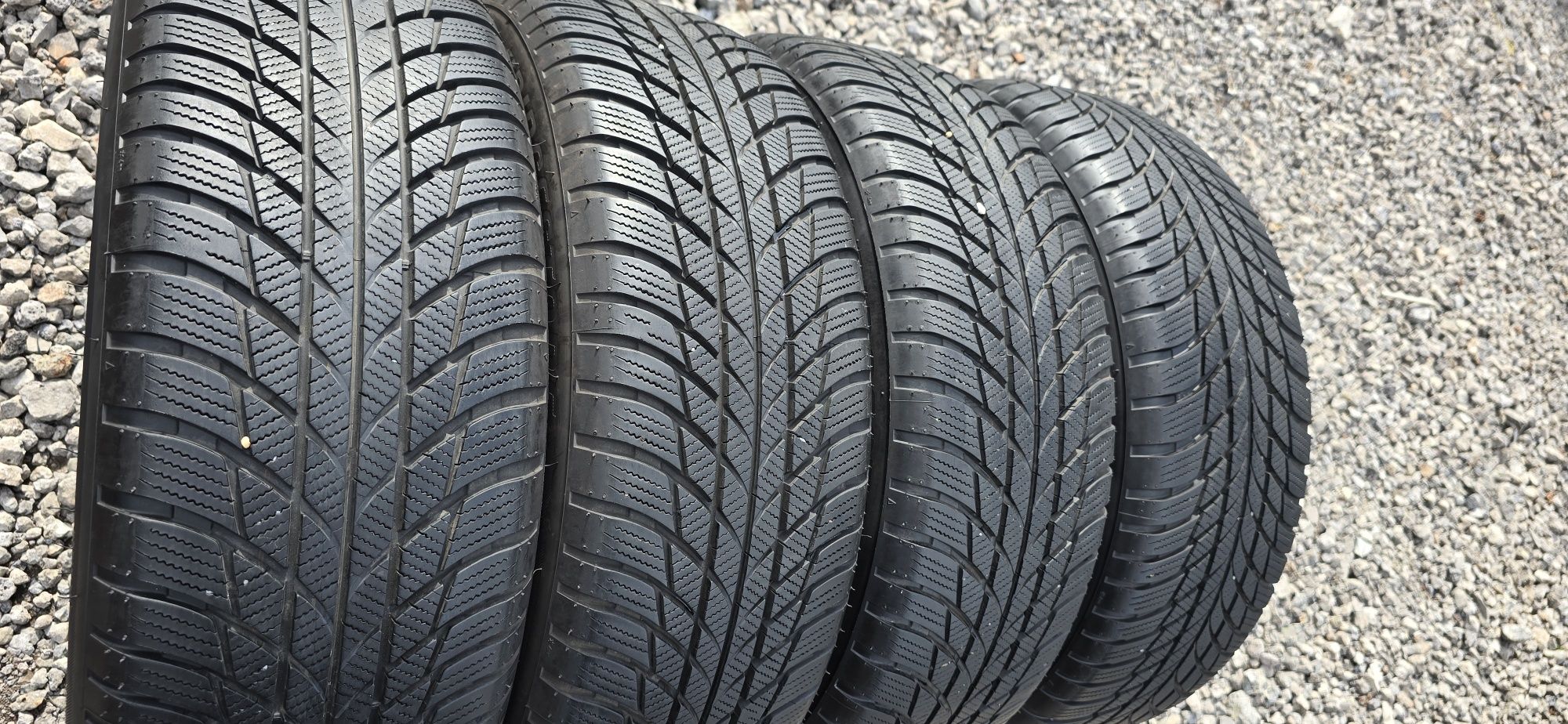 4x 205 60R17 Bridgestone Blizzak LM001