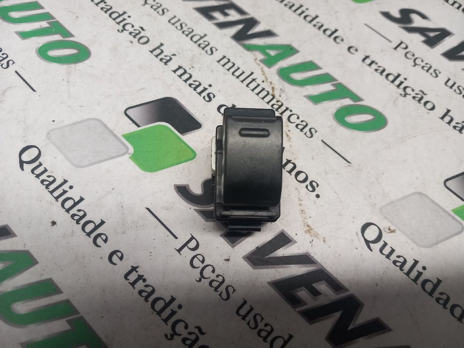 Comando / botão / interruptor vidros frente direito TOYOTA Yaris (_P1_