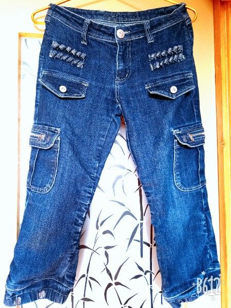 Плотные джинсовые бриджи.