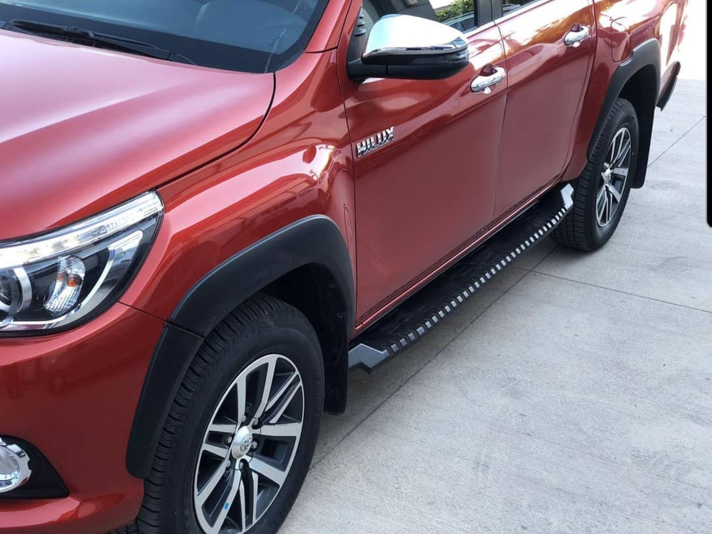 Stopnie boczne progi model Y Mitsubishi L200