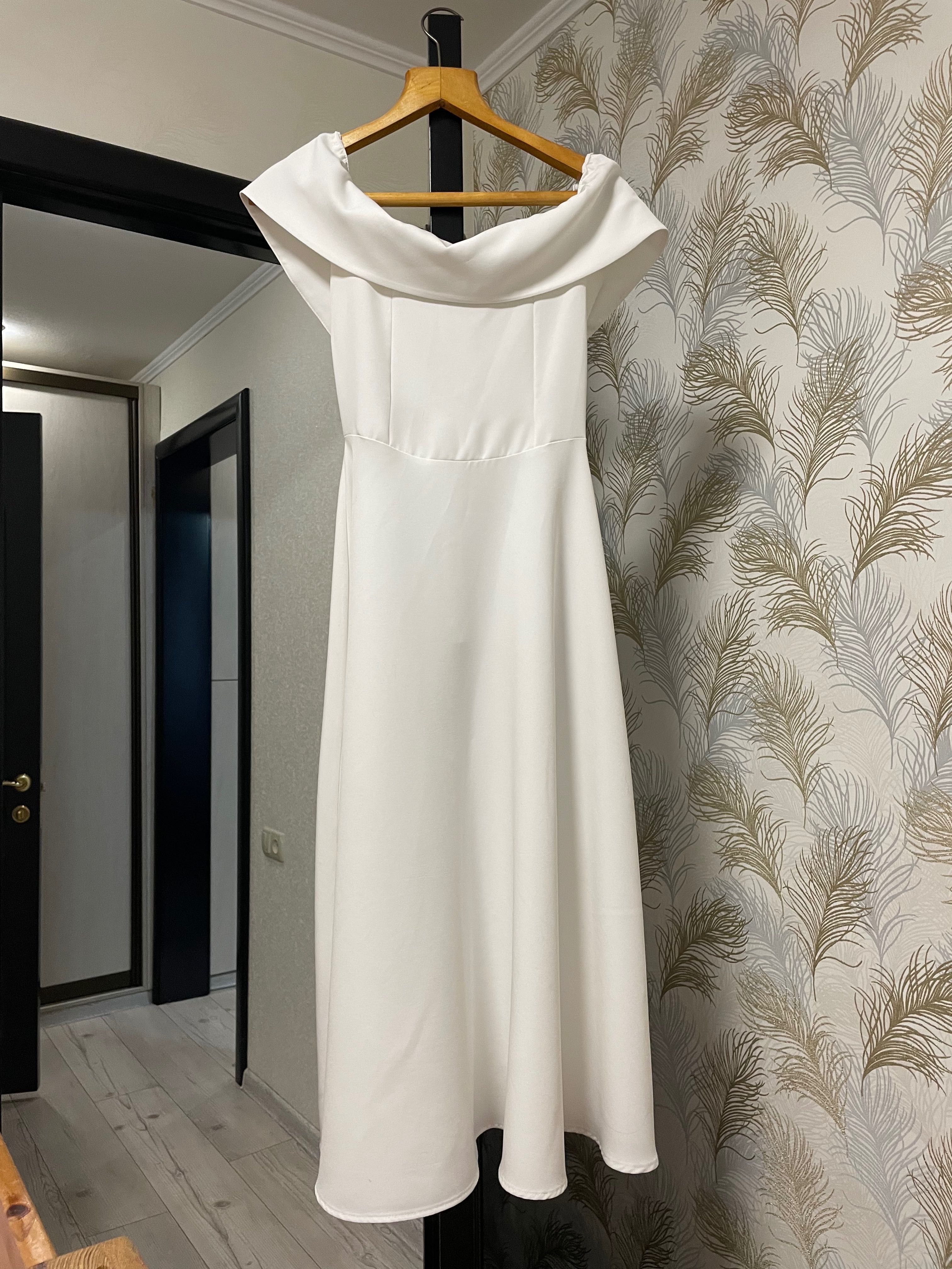 Випускна біла сукня