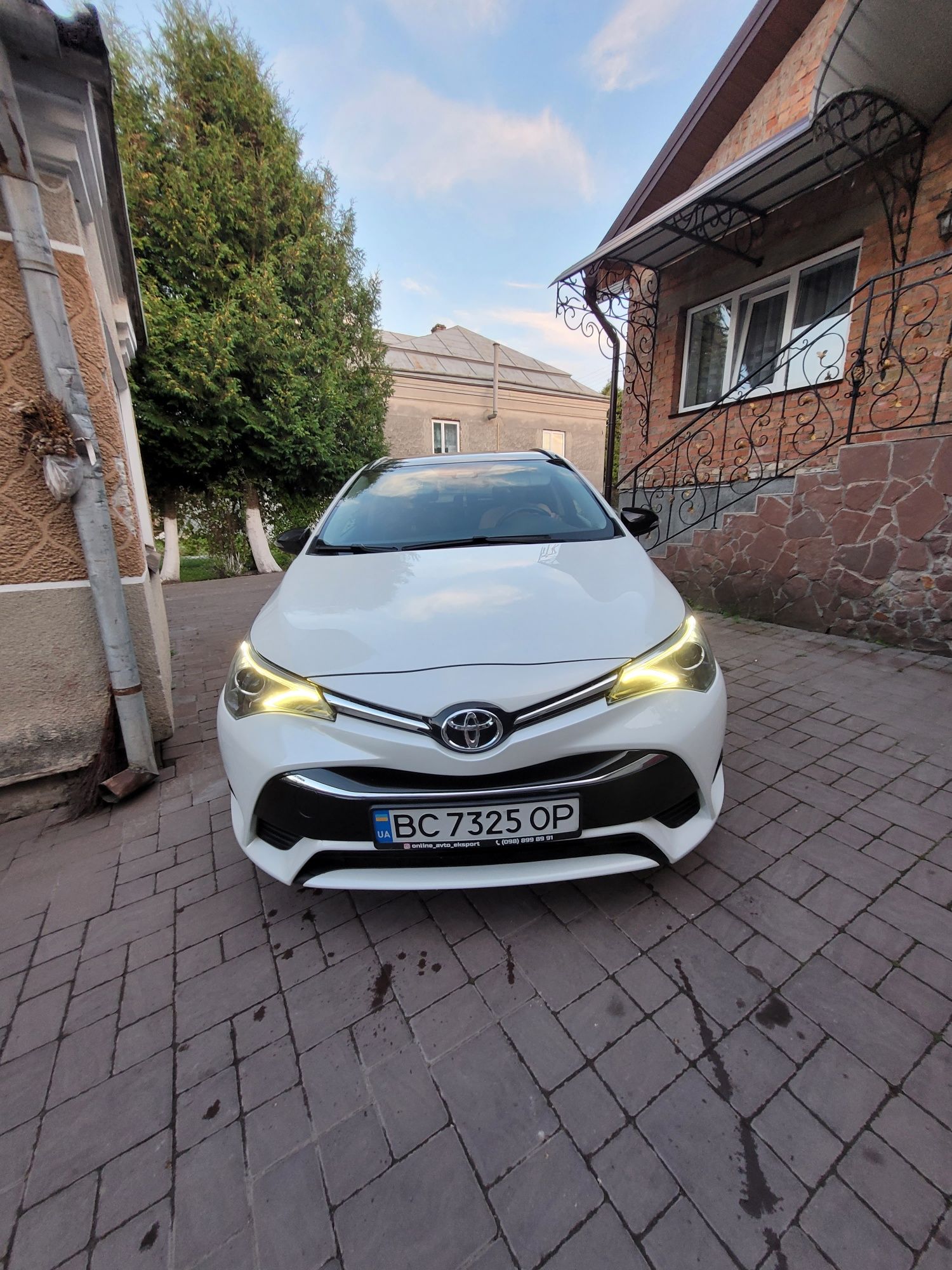 Toyota avensis 2015