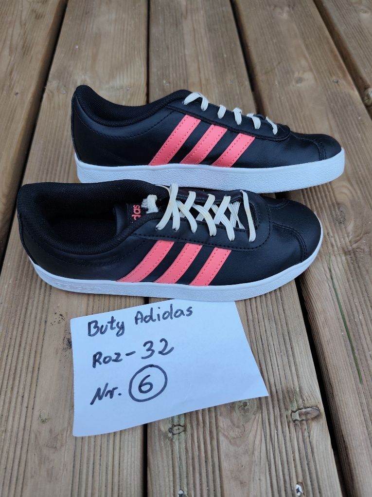 Buty dziecięce , Korki.
