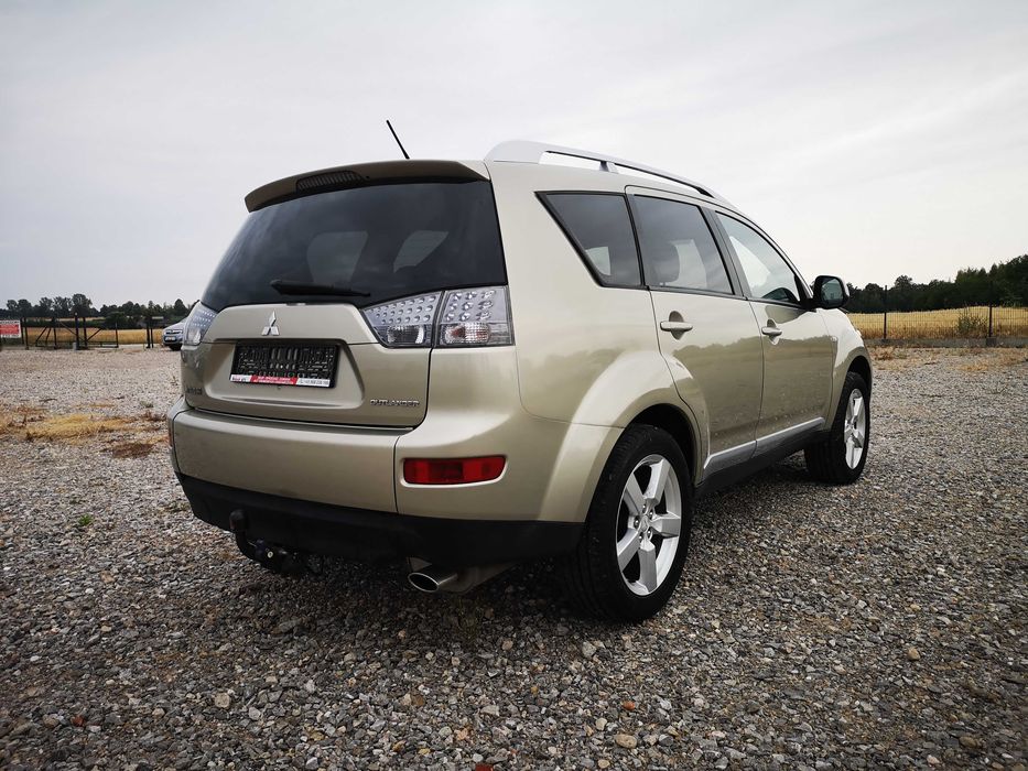 Mitsubishi Outlander 2.4 Benzyna 170KM Klimatronik Nawigacja