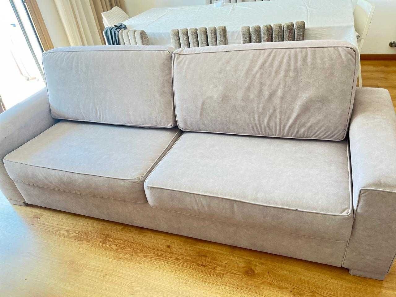 Vendo Sofá e mesa de Vidro 500 euros cada