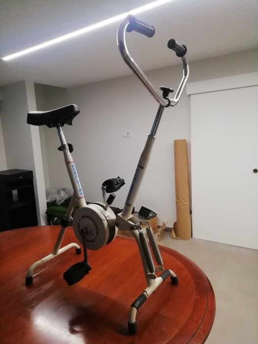 Bicicleta de ginástica marca Esmaltina