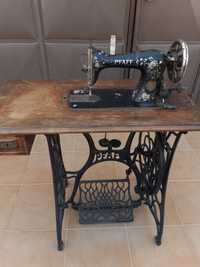 Máquina de costura PAFF antiga.