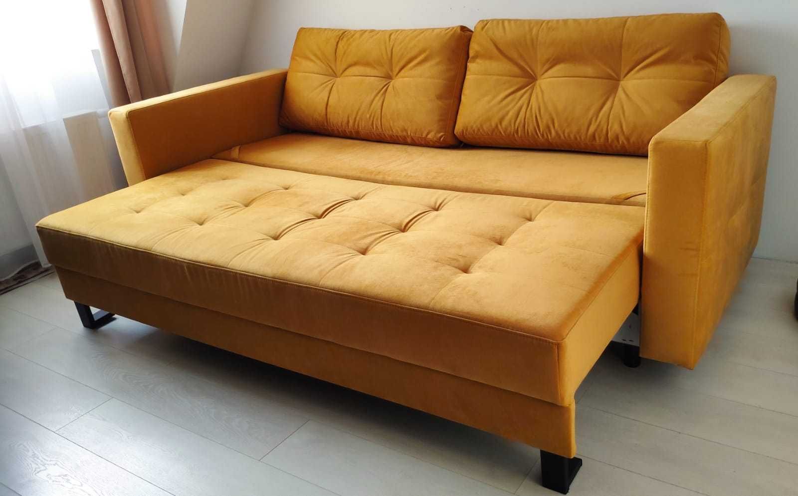 Stylowa sofa musztardowa z funkcją spania i pojemnikiem na pościel