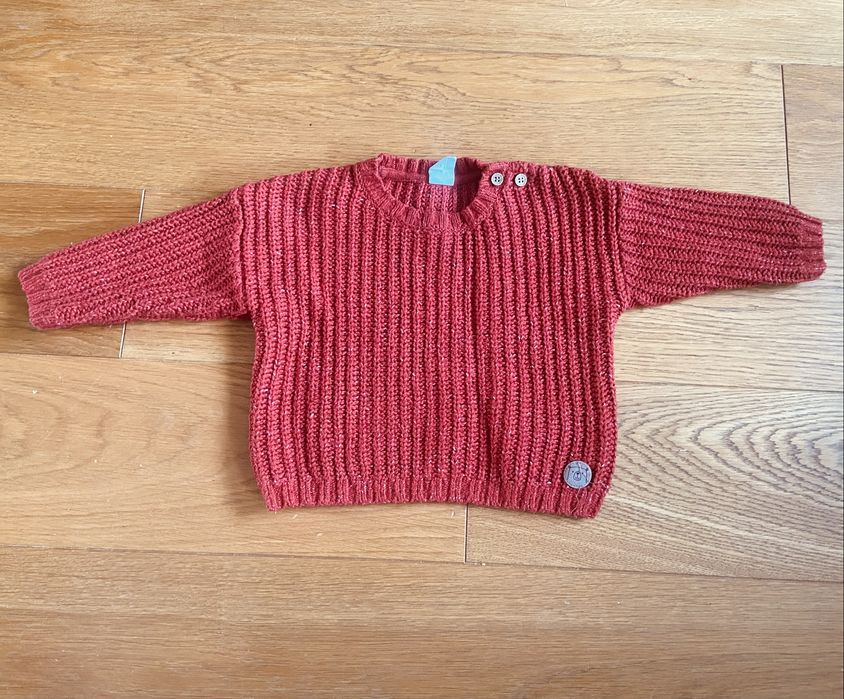 Czerwony sweter rozmiar 80/12m
