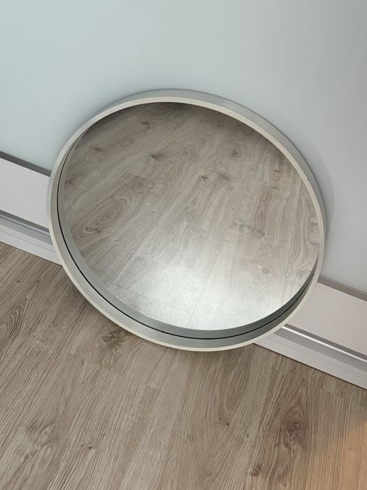 Okrągłe lustro z białą ramą 50cm