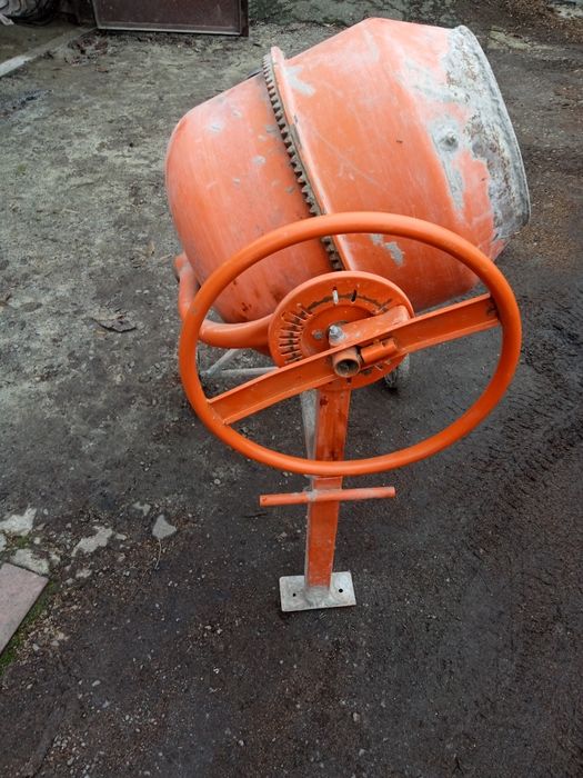 Продам бетономішалку