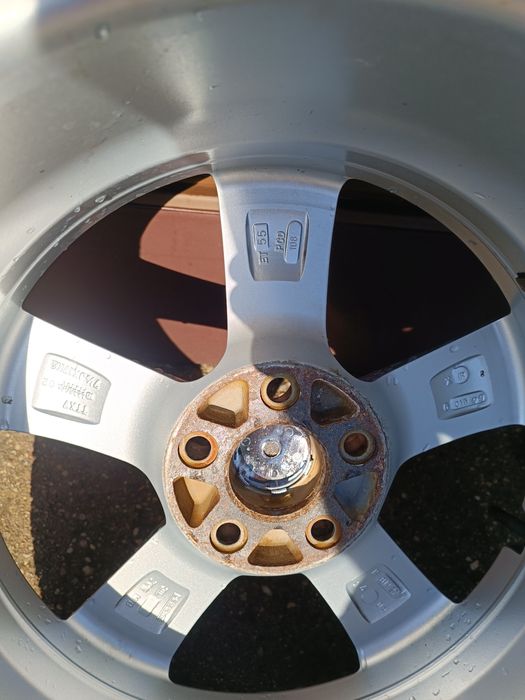 Opony zimowe z felgami